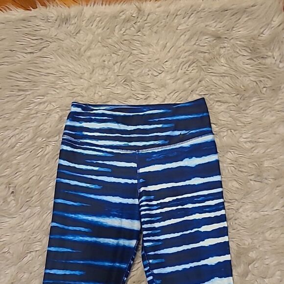 Nike one dri fit recycled polyester stretch blue tye dye athletic capris - Picture 2 of 9